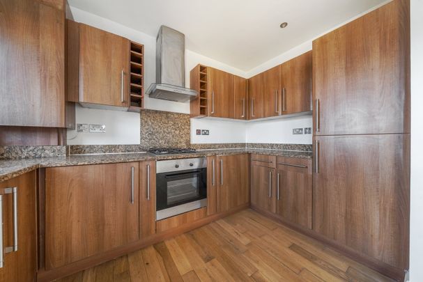 Flat to rent - Mayplace Road East, Bexleyheath, DA7 - Photo 1