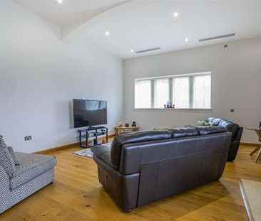 Benjamin Hall, Hensol Castle, CF72 - Photo 2