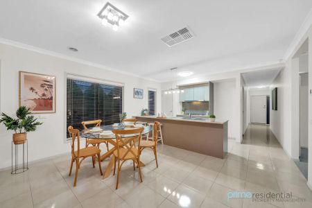 “Modern 3-bedroom family home with all of the features!” - Photo 5