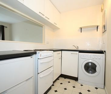 Hedgerley Court, Woking - Photo 2