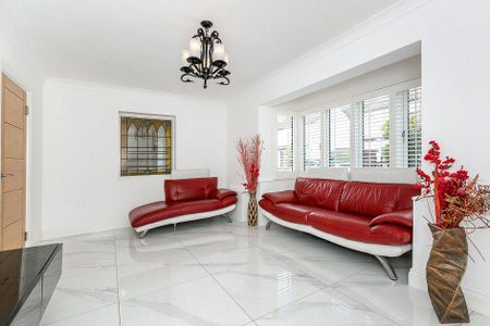 4 bedroom detached house to rent - Photo 3