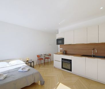 Port de Nice - studio de 26 M2 meublé - à louer - Photo 3
