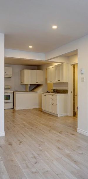 3 1/2 rénové à neuf à St-Eustache - Libre maintenant - TOUT INCLUS - Photo 1