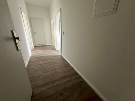 Neue EBK mögl. ! *** 1. OG - hochwertiges Laminat und West-Balkon ! - Foto 2