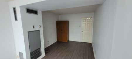 For Lease - 1155 Bough Beeches Boulevard Unit# 306, Mississauga, Ontario - Photo 4
