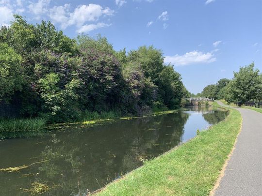 Holts Crest Way, Leeds - Photo 1