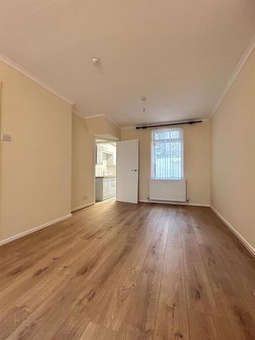 95 Dunraven Avenue, Belfast, BT5 5JS - Photo 2