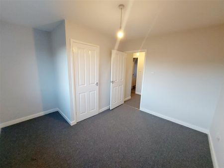 2 Bedroom House - Semi-Detached - Photo 2