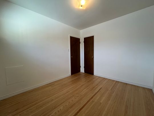 Spacious 4 Bedroom Home In Desirable Highlands – Character, Comfort & Convenience! - Photo 1