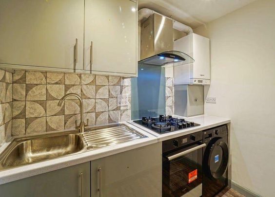 1 bedroom in a house share to rent - Photo 1