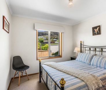 Quality Cambridge Home Offering Comfort and Convenience - Photo 6