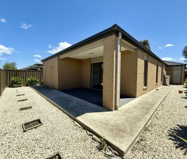 18 Andromeda Avenue, Truganina VIC, Belconnen - Photo 6