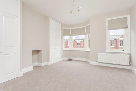 4 bedroom semi-detached house to rent - Photo 5