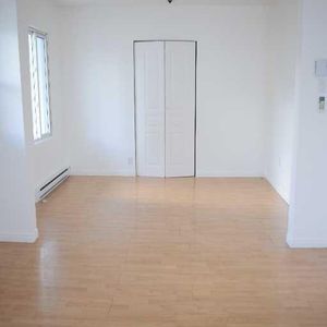 Grand logement 4 1/2 rénové disponible pour octobre - Photo 2