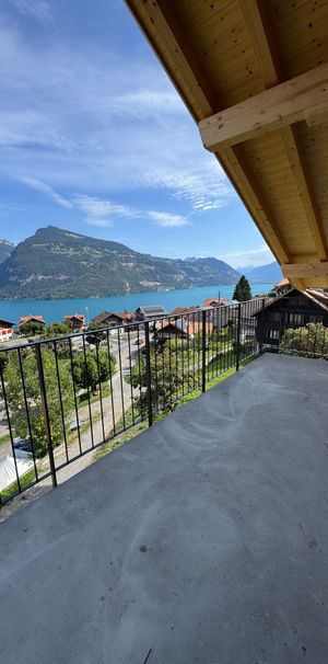 Herrliche Sicht auf den Thunersee, Grosszügiger Balkon mit Panoramablick, Erstbezug im Neubau mit vier Einheiten - Photo 1
