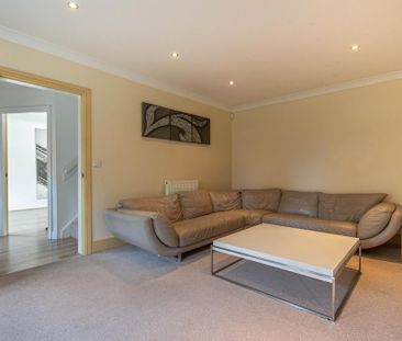 5 bedroom detached house to rent - Photo 2