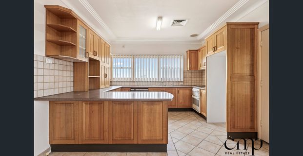 AVAILABLE SOON ! 3 bedroom family home - Photo 1