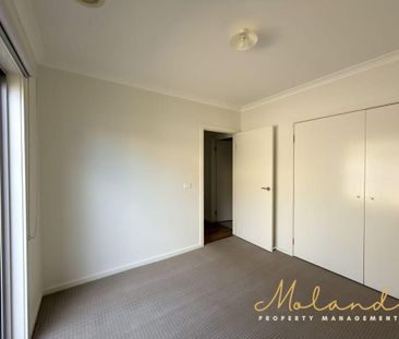 Bright, Spacious & Perfectly Located Family Home in Point Cook - Photo 6