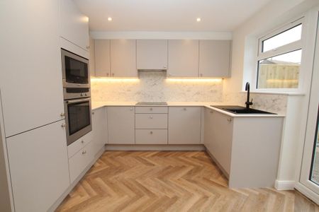 3 bedroom terraced house to rent - Photo 3