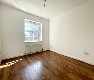 2 bedroom flat to rent Batts Hill, Redhill - Photo 5
