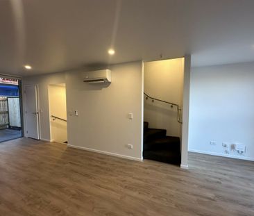 Perfectly located townhouse with stunning views! - Photo 6