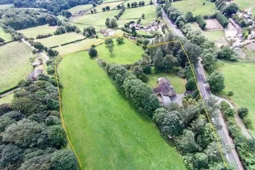 Penistone Road, Grenoside - Photo 1