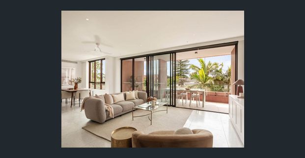 DWELL - 3 BEDROOM LUXURY BEACHSIDE LIVING - Photo 1