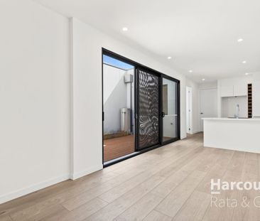 Spacious 3-Bedroom Home with Modern Amenities in Wollert - Photo 1