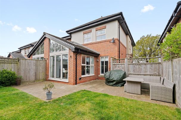 3 bed semi-detached house to rent in Liveridge Close, Henley-In-Arden, B95 - Photo 1