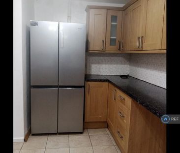 4 bedroom end of terrace house to rent - Photo 4