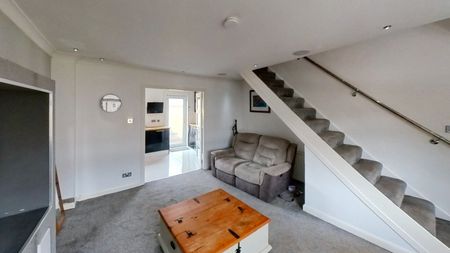 2 bedroom semi-detached house to rent - Photo 2