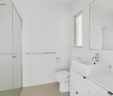 5 BEDROOM WATERFRONT OASIS - GRANNY FLAT - PRIVATE PONTOON - POOL - Photo 6