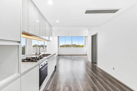 Light-Filled, Modern Apartment in Convenient Location - Photo 2