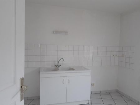 A LOUER APPARTEMENT DE TYPE F5 A SAINT AMAND SUR FION - Photo 3