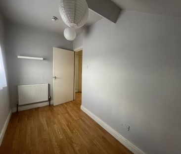 ***Available from 13.06.2025**** ONE DOUBLE BEDROOM**** ONE LIVING ... - Photo 2