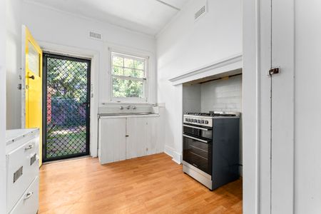 31 Harvey Street, Prahran VIC 3181 - House For Rent | Domain - Photo 2