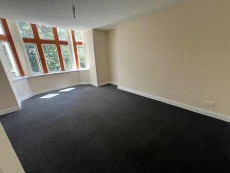 3 bedroom Flat To Let - Photo 2