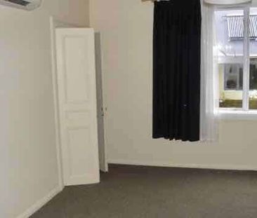 Great Location Flat - Photo 4