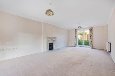 5 bedroom detached house to rent - Photo 2