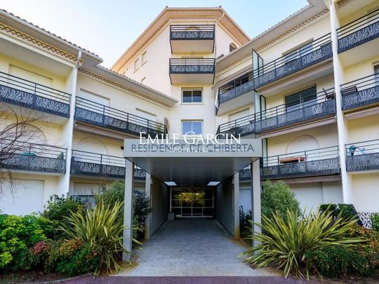 A LOUER APPARTEMENT ANGLET DANS LE GOLF DE CHIBERTA - Photo 1