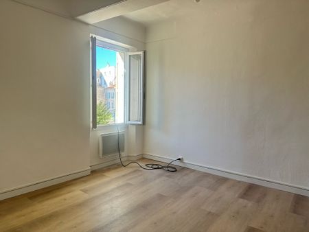 Location Appartement 2 pièces 47m² TOULON 83000 - Photo 4
