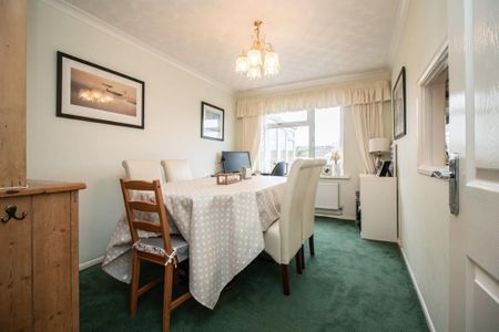 4 bedroom detached house to rent - Photo 3