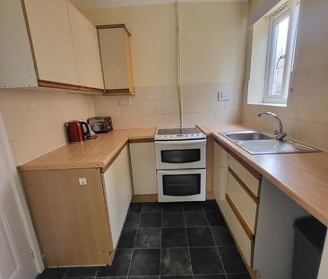 5 bed house to rent in Earlham Grove, Norwich, NR5 - Photo 2
