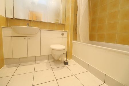 Room in a Shared Flat, Duckett Street, E1 - Photo 4