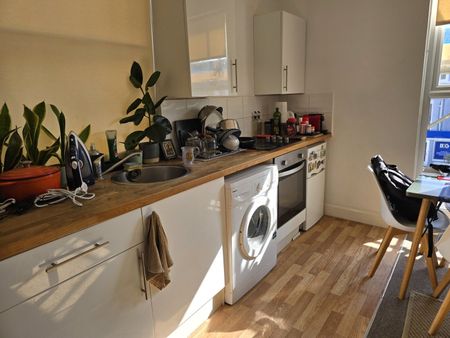 studio to rent Gildredge Road, Eastbourne, East Sussex, BN21 - Photo 3