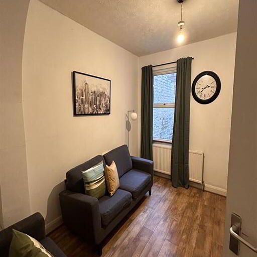 Room 4, 33 Farnham Street, Belfast, BT7 2FL - Photo 1