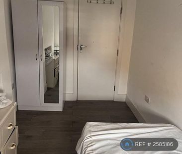 1 bedroom in a flat share to rent - Photo 4