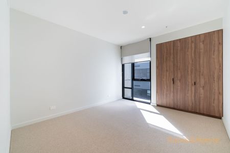 Luxury Living, House-Sized Proportions & Private Lift Access - Photo 4
