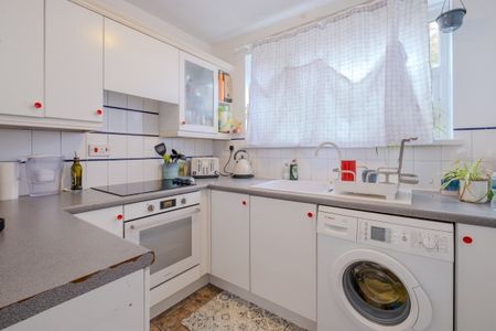 1 bedroom flat to rent - Photo 5