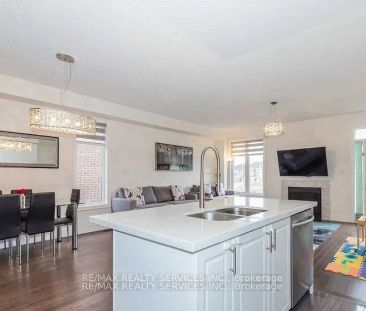 16 Lady Evelyn Crescent #Upper - Photo 1